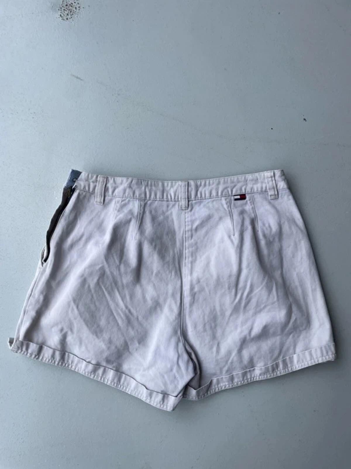 Vintage Y2K Tommy Hilfiger beige shorts