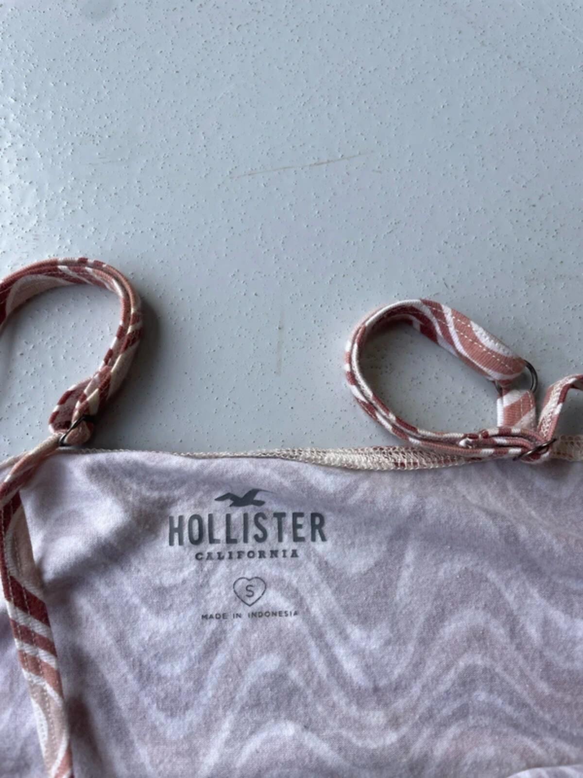 Hollister 70s print cami