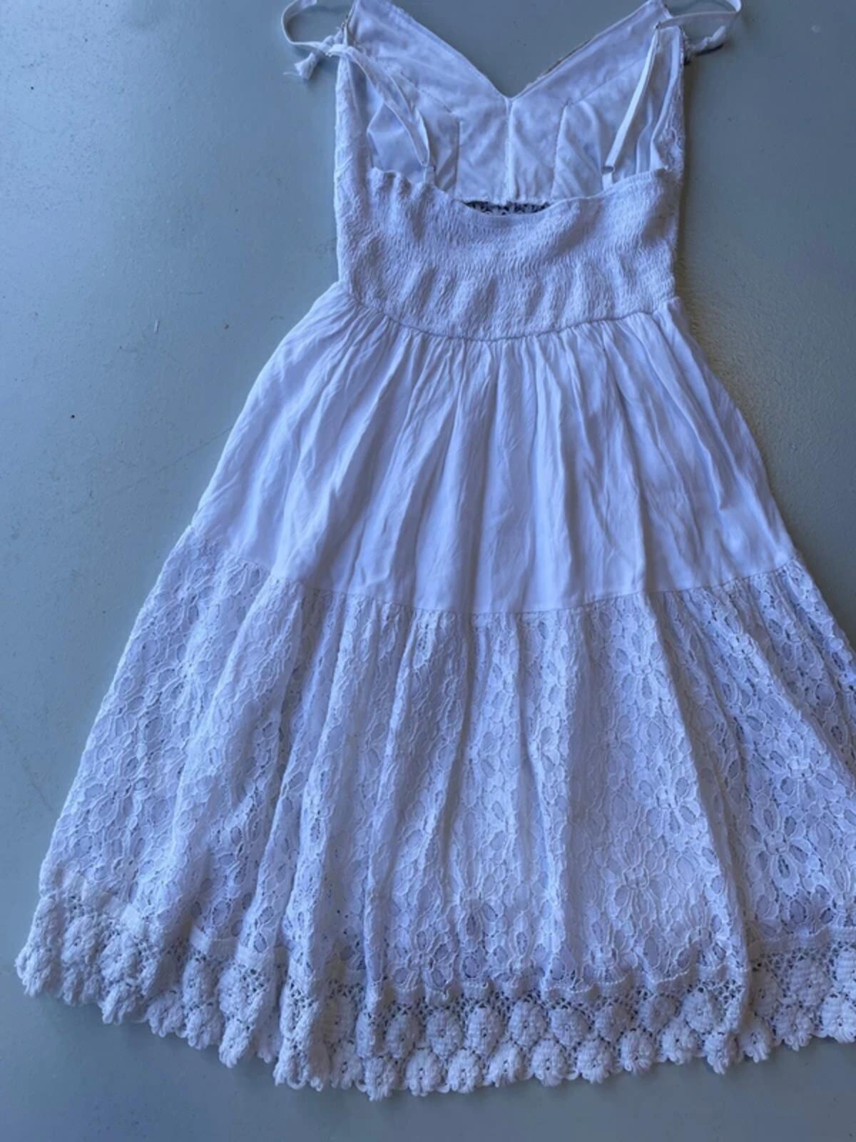 Vintage y2k white cotton broderie lace summer dress