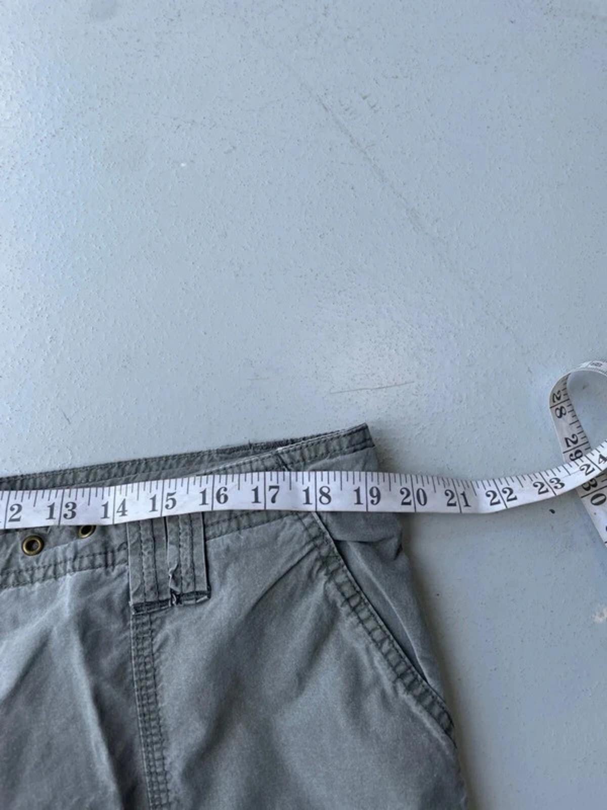 Vintage Y2K cargo capris